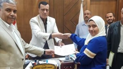 تعليم قنا: تسليم عقود أول 100 معلم مساعد في مسابقة 30 ألف معلم