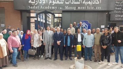  العاملين في أكاديمية السادات يتوافدون علي لجان الانتخابات الرئاسية