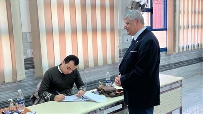 عمرو عدلى رئيس الجامعة المصرية اليابانية يدلى بصوته فى الانتخابات الرئاسية 