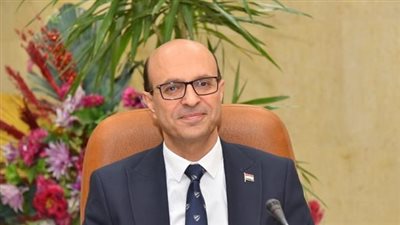 رئيس جامعة أسيوط: 5 طلاب يحصولون علي منحة 