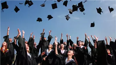 منح دراسية مجانية .. تعرف على تفاصيل المنح الدراسية الممولة بالكامل