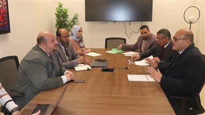 رئيس جامعة سوهاج يناقش الخطة الاستثمارية للجامعة للعام المالي ٢٠٢٤-٢٠٢٥ 