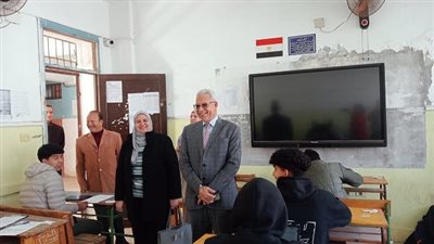 وكيل تعليم القاهرة يطمئن على امتحانات اللغة الانجليزية لـ ثانية ثانوي