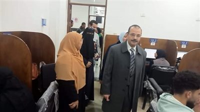 نائب رئيس جامعة بنها يتفقد امتحانات كلية التمريض 