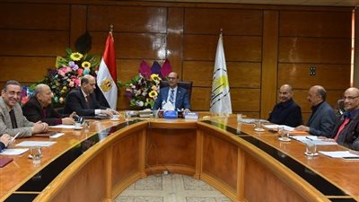 أخبار الجامعات.. رئيس جامعة أسيوط: حصول كلية الصيدلة على تجديد شهادة الأيزو تأكيدا على قدرتها المؤسسية 