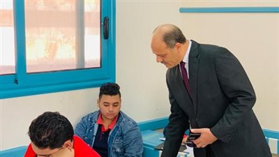 مدير تعليم الاسكندرية يشيد بانضباط اللجان في امتحانات الشهادة الإعدادية