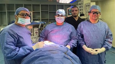 مستشفي سوهاج الجامعي | فريق طبي ينجح في استئصال ورم سرطاني بالغدة النكافية