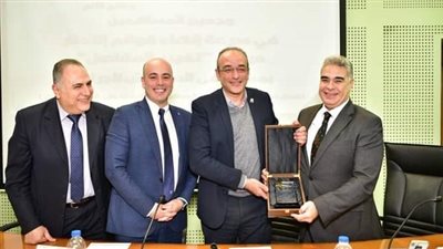 مستشفيات جامعة عين شمس تكرم أقسام العظام والتخدير لسرعة إنهاء قوائم الانتظار