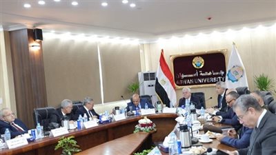 وزير التعليم يوجه بسرعة إعلان نتائج امتحانات نهاية الفصل الدراسي الأول