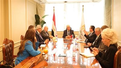 وزير التعليم العالي يبحث مع وفد الكلية الملكية للجراحين التعاون المُشترك