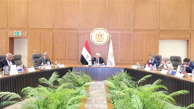 وزير التعليم العالي يوجه بضرورة الاهتمام باستغلال مخرجات البحث العلمي في تعميق التصنيع المحلي