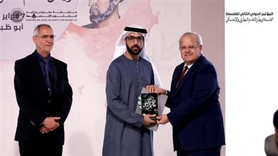 جامعة محمد بن زايد للعلوم الإنسانية تكرم رئيس جامعة القاهرة