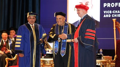 أخبار الجامعات.. الجامعة البريطانية فى مصر تمنح الدكتوراة الفخرية لرئيس جامعة لندن 