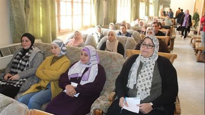 آداب جامعة عين شمس تنظم دورات تدريبية لموظفي الدراسات العليا والبحوث