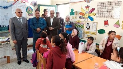جولة تفقدية لـ مدير تعليم القاهرة بإدارة حدائق القبة لمتابعة الفصول التعليمية وتحسين مهارات القراءة والكتابة