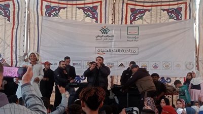 أخبار الجامعات | رئيس جامعة القاهرة يستعرض تقريرًا حول الخدمات الشاملة في قافلة الجامعة بمركز أطفيح بالجيزة