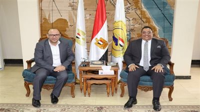 معهد إعداد القادة يناقش العوامل البيئية المؤثرة على استخدام الانترنت كمنصة تسويقية