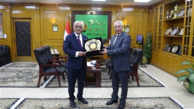 أخبار الجامعات.. رئيس جامعة المنيا يستقبل وزير التربية والتعليم على هامش زيارته للجامعة