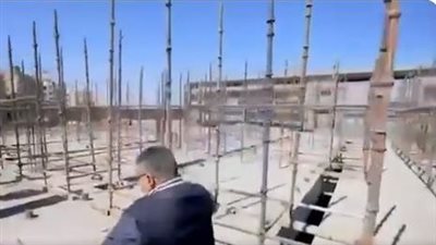 سقوط الإعلامي عمرو الليثي من الطابق الثالث خلال تصوير برنامجه 