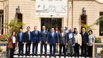 لتعزيز التعاون.. جامعة عين شمس تستقبل وفدًا من جامعة نانجينج الطبية الصينية 