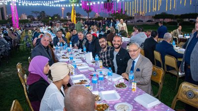 أخبار الجامعات.. رئيس جامعة طنطا ينظم حفل افطار جماعى لـ١٠٠٠ من العمالة المؤقتة بالجامعة 
