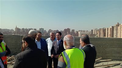 رئيس جامعة بنها يجري عملية تفقدية للمشروعات الإنشائية بكلية الحقوق