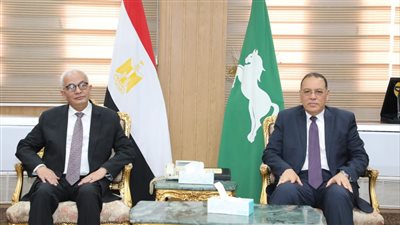 صور.. وزير التربية والتعليم يعقدان اجتماعا مع مديري الإدارت التعليمية بالمحافظة