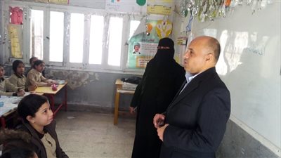 وكيل وزارة التربية والتعليم في زيارة مقاجئة لمدرسة تحفيظ القرآن الابتدائية لمتابعة الغياب