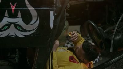 يتعرض محمد عادل إمام وكزبرة لحادث سير متعمد في مسلسل كوبرا الحلقة الاولى