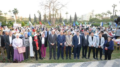 بمشاركة2000 طالب.. رئيس جامعة المنصورة يشارك الإفطار الجماعي لطلاب من أجل مصر