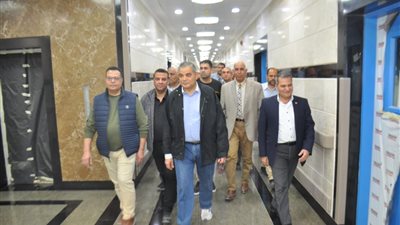 للوقوف على اخر المستجدات.. رئيس جامعة كفر الشيخ يتفقد مبني مستشفي الطوارئ بالجامعة