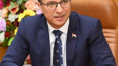 أخبار الجامعات.. رئيس جامعة أسيوط يتلقي تقريرًا حول أنشطة مركز البحوث الاجتماعية والتدريب