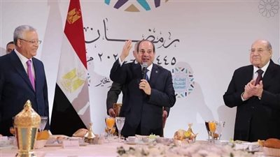 أخبار الجامعات| بحضور الرئيس السيسي.. رئيس جامعة حلوان يشارك في حفل إفطار الأسرة المصرية