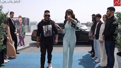 أوس أوس يحاول أخذ رقم مذيعة برنامج رامز جاب من الاخر ورامز جلال يفضح الفنانين أخر حلقاته