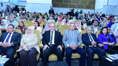 أخبار الجامعات..رئيس جامعة سوهاج يكرم أبطال التعافي من الإدمان