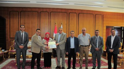 أخبار الجامعات.. تكريم الفريق الطبي المشارك بالقوافل الطبية التى تطلقها جامعة كفر الشيخ