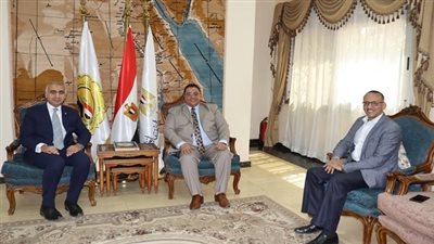 أخبار التعليم | مدير معهد إعداد القادة يستقبل عميد كلية الصيدلة جامعة الفيوم لبحث سبل التعاون