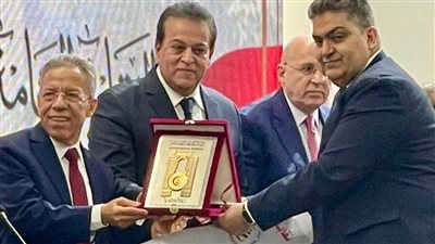 أخبار الجامعات.. رئيس جامعة طنطا يهنىء عميد كلية الطب لإختياره طبيبا مثاليا من نقابة الاطباء 