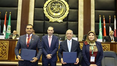 الأكاديمية العربية للعلوم والتكنولوجيا والنقل البحري توقع اتفاقيتين للشراكة علي هامش المؤتمر الدولى للذكاء الآلى والابتكارات الذكية 