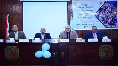 أخبار الجامعات | طلاب كلية الصيدلة جامعة سوهاج يناقشون مشاريع التخرج بقسم العقاقير