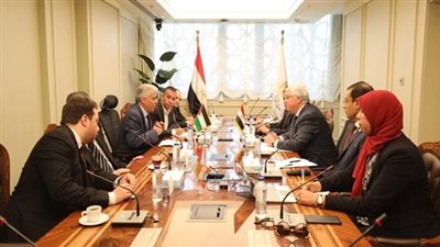 وزير التعليم العالي يقدم منح دراسية للطلاب الفلسطينيين خلال لقائه مع نظيره الفلسطيني