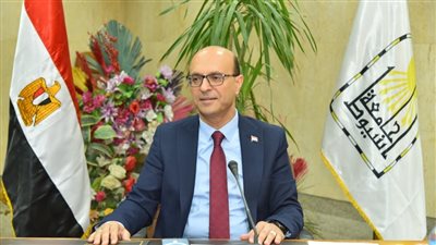 رئيس جامعة أسيوط يشيد بامتحانات نهاية العام ويوجه إعلان النتائج عقب انتهاء الامتحانات