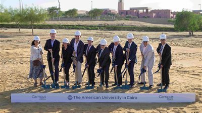 الجامعة الأمريكية بالقاهرة تضع حجر أساس مشروع الحرم الجامعي 2026