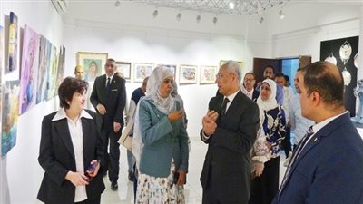 رئيس جامعة المنيا يعلن إشارة بدء معرض 