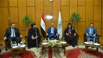 رئيس جامعة أسيوط يستقبل وفدًا رفيع المستوى من الكنائس للتهنئة بعيد الأضحى 