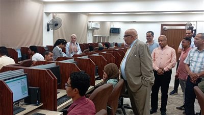 رئيس جامعة الأقصر يتفقد سير أعمال امتحانات كلية الطب في آخر أيامها 