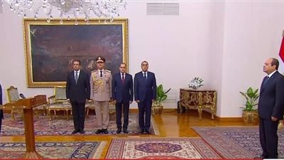 رئيس جامعة طنطا يهنىء الدكتور أيمن عاشور لتجديد الثقة به وزيرًا للتعليم العالي 