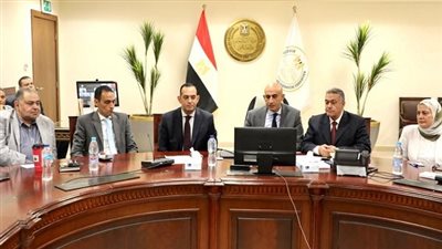 عبداللطيف يتابع سير امتحانات الثانوية العامة 2024 من خلال غرفة العمليات المركزية