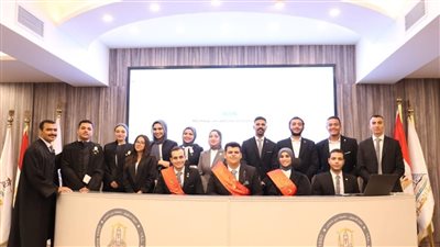 عميد كلية الحقوق جامعة عين شمس يستقبل فريقى الكلية المشاركين في مسابقة قضاة المستقبل