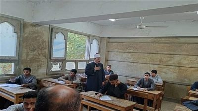 طلاب الثانوية الأزهرية القسم الأدبى يؤدون امتحان مادة الفرنساوي